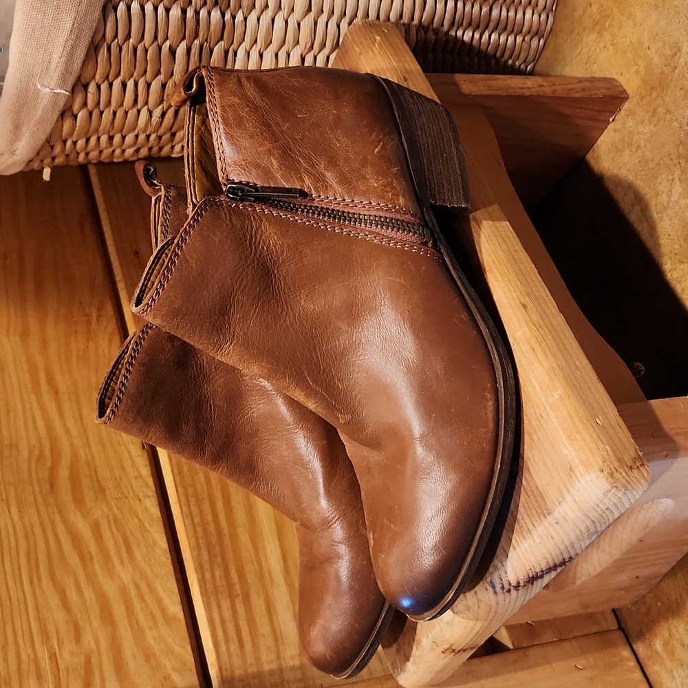 Lucky Brand Leather Ankle Boots size 8.5 M